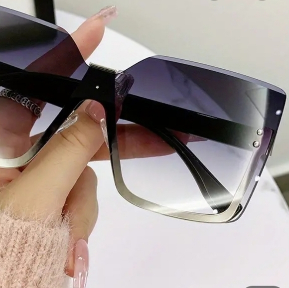 Accessories - XING YU LADIES RIMLESS OVERSIZED TRENDY FASHION SUNGLASSRS BLACK AND GREY hp🔥🔥